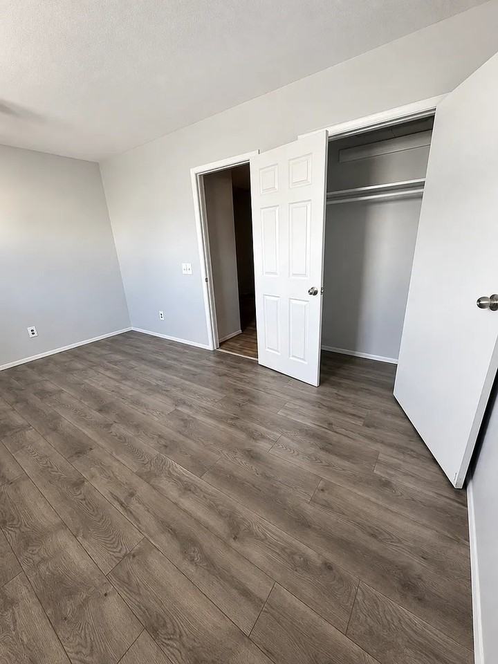 245 Hollywood Ave #1F - Photo 5 of 7