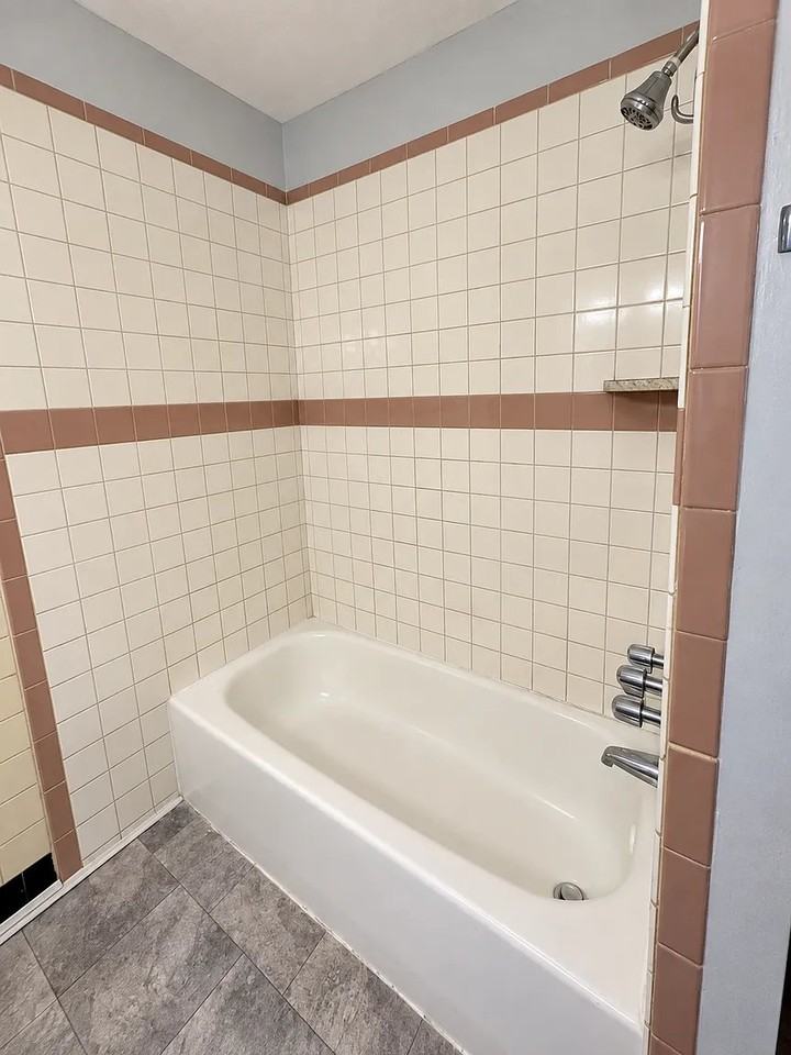 245 Hollywood Ave #1F - Photo 6 of 7