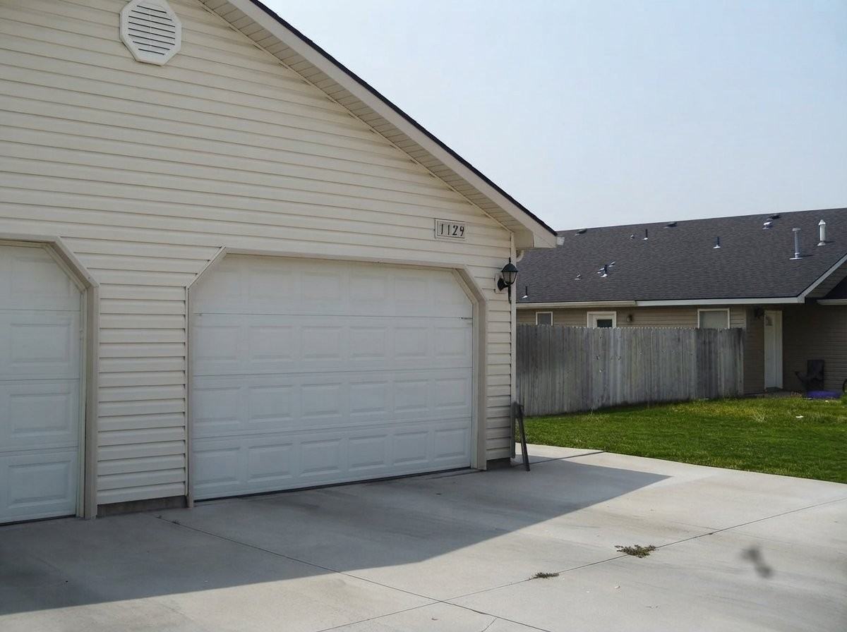 1129 Saddleridge St - Photo 2 of 19