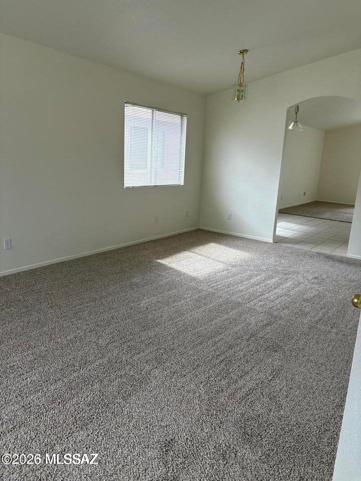 1653 E Saint Apollonia St - Photo 2 of 16