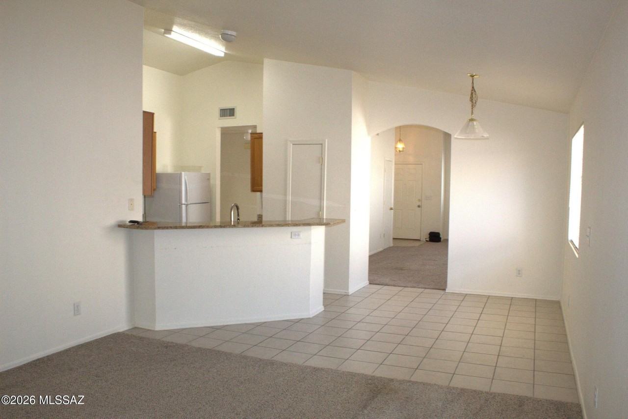 1653 E Saint Apollonia St - Photo 4 of 16