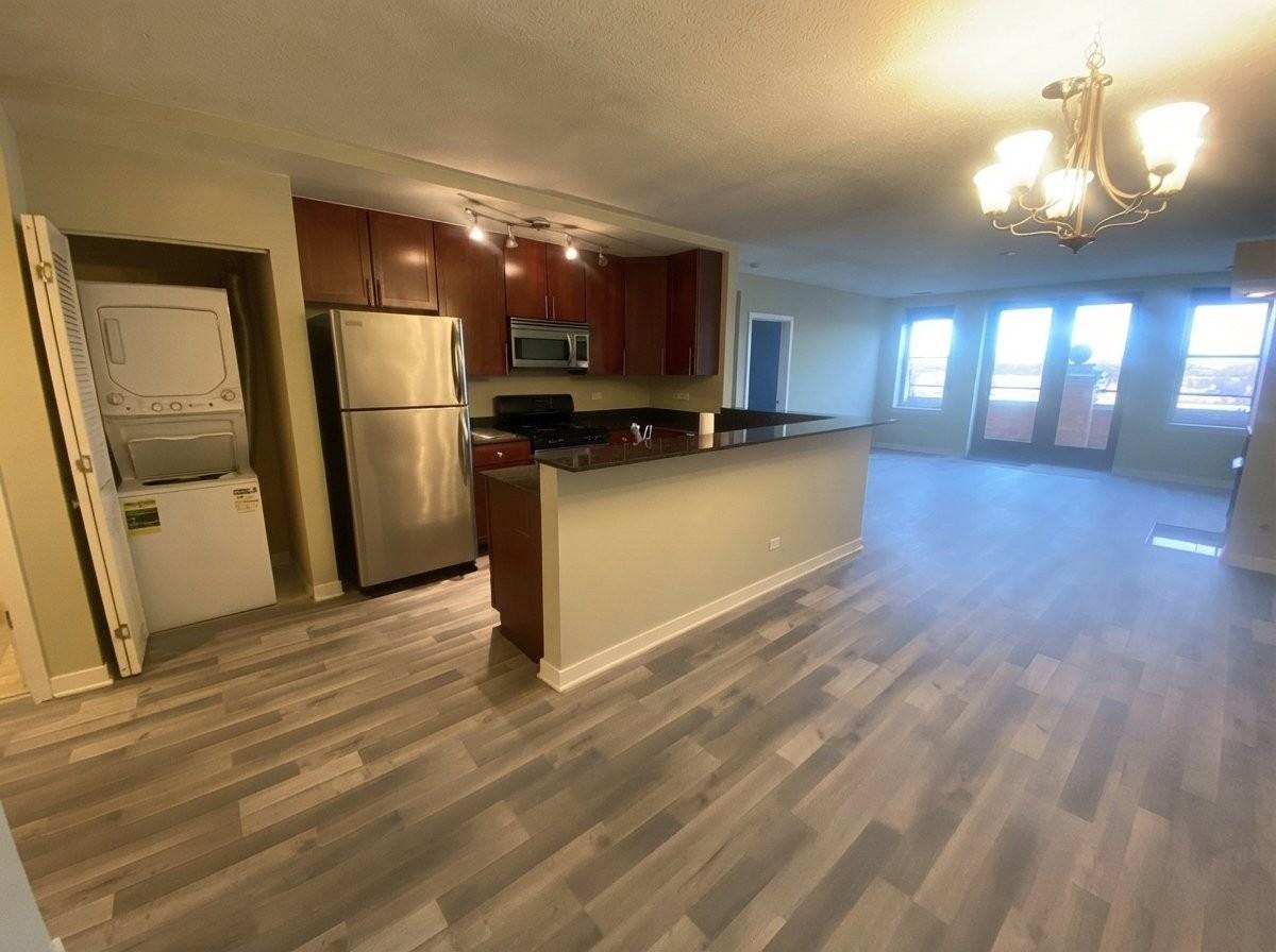 3550 W Montrose Ave #508 - Photo 4 of 15