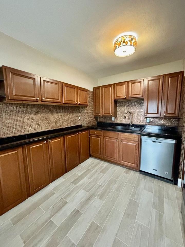 7727 Perugia Ave - Photo 4 of 16
