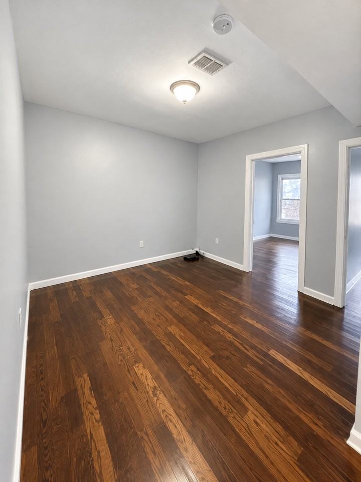 131 S 13th St #2 - Photo 4 of 8