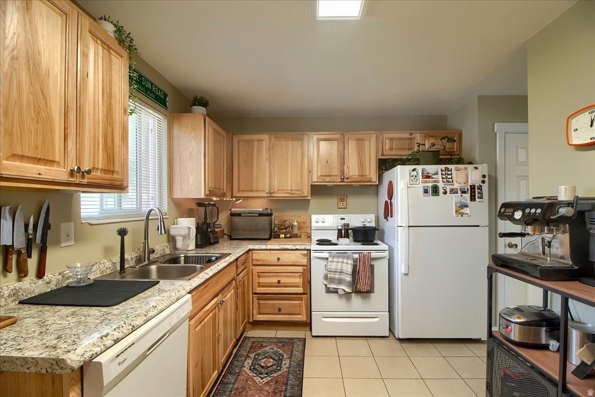 1239 E St #1239 - Photo 5 of 18