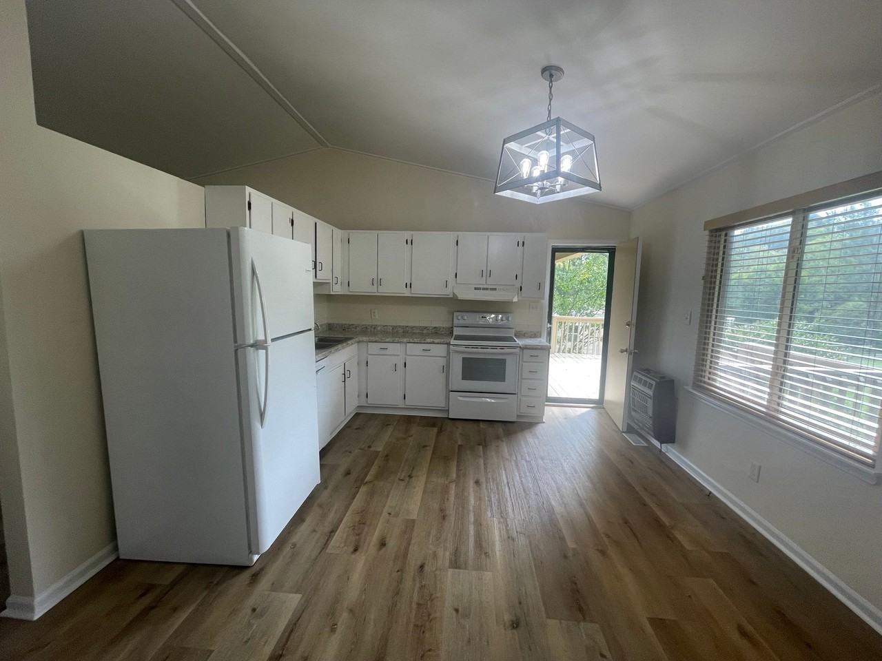 4473 Moore Ln - Photo 4 of 17