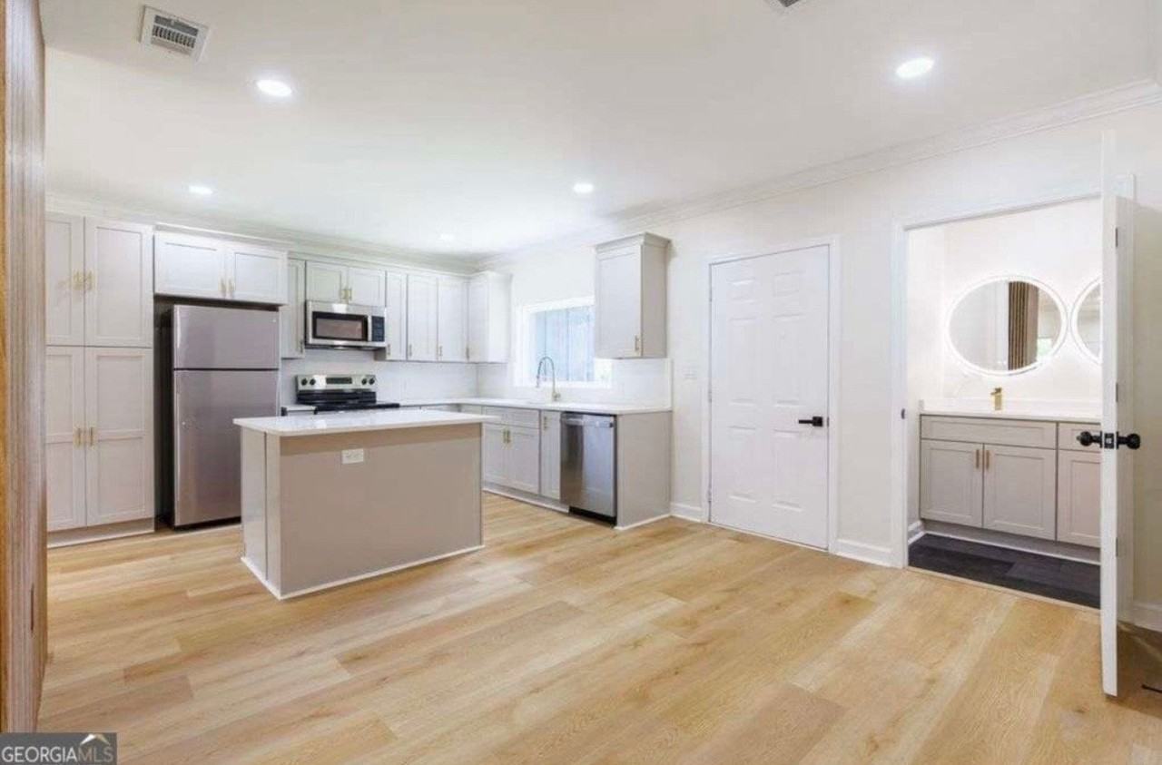 701 W Alden Ave - Photo 4 of 8
