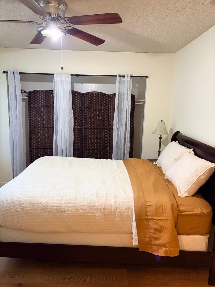 5704 Mount Hood Ct - Photo 2 of 5