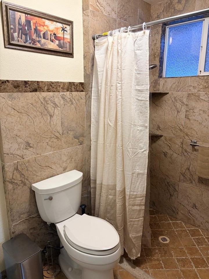 5704 Mount Hood Ct - Photo 3 of 5