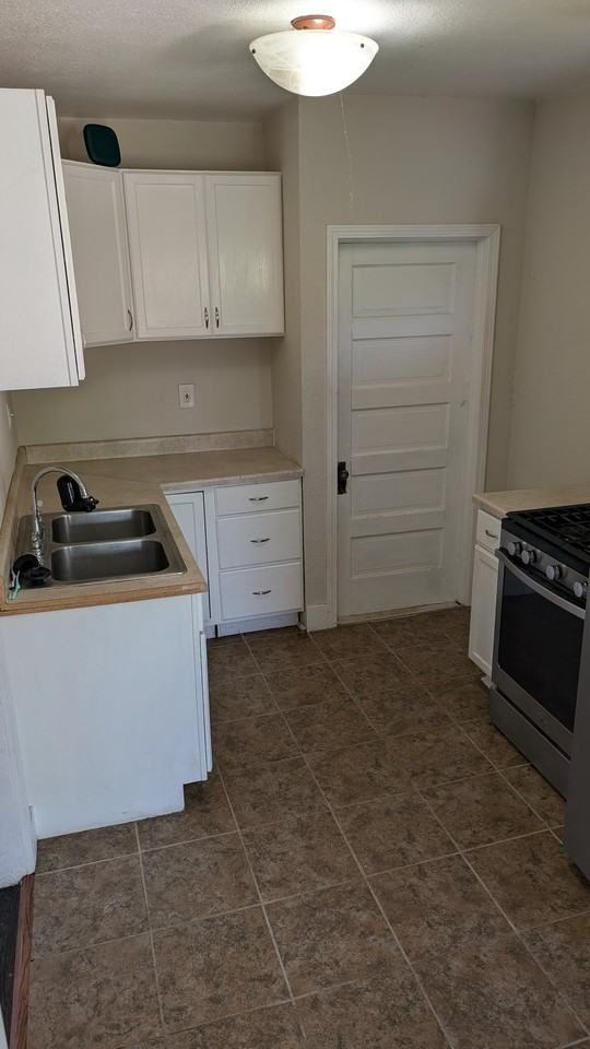 3943 Garfield Ave - Photo 5 of 13