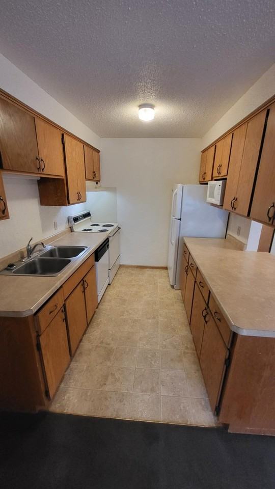 819 6th Ave S #203 - Photo 5 of 10