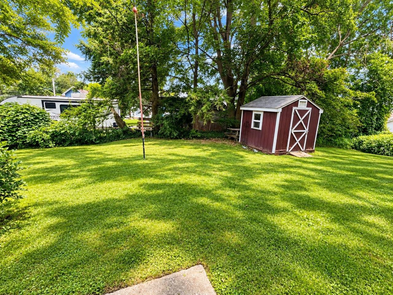 39 7th Ave - Photo 4 of 13