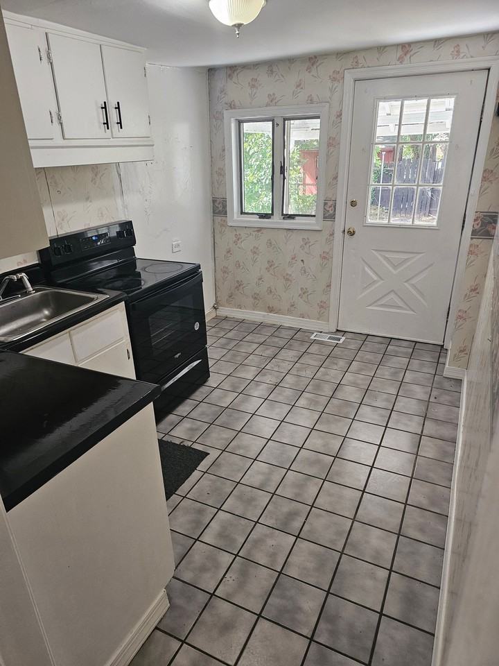 313 Buttonwood St - Photo 2 of 14