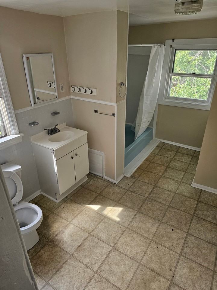 313 Buttonwood St - Photo 3 of 14
