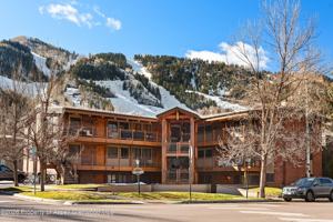 featured image of 835 E Hyman Ave #E