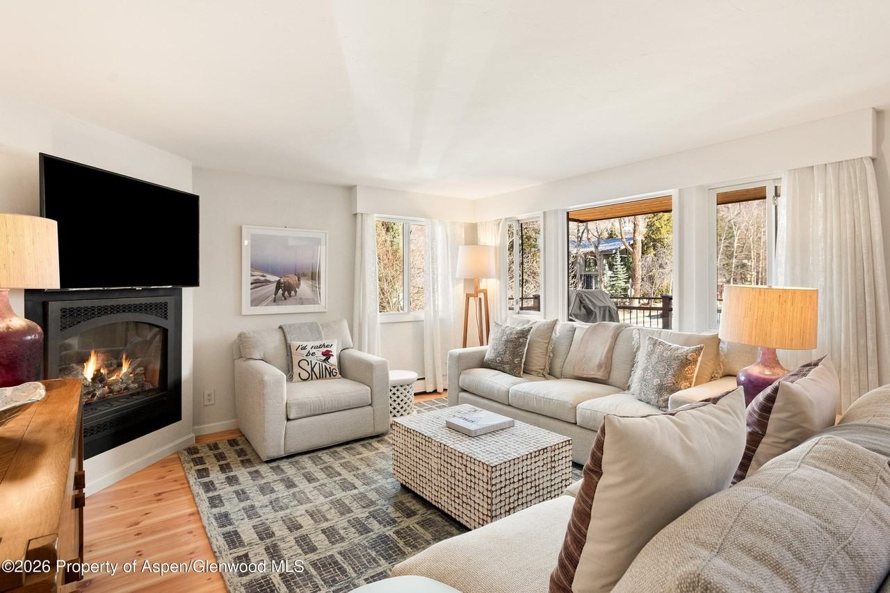 835 E Hyman Ave #E - Photo 2 of 11