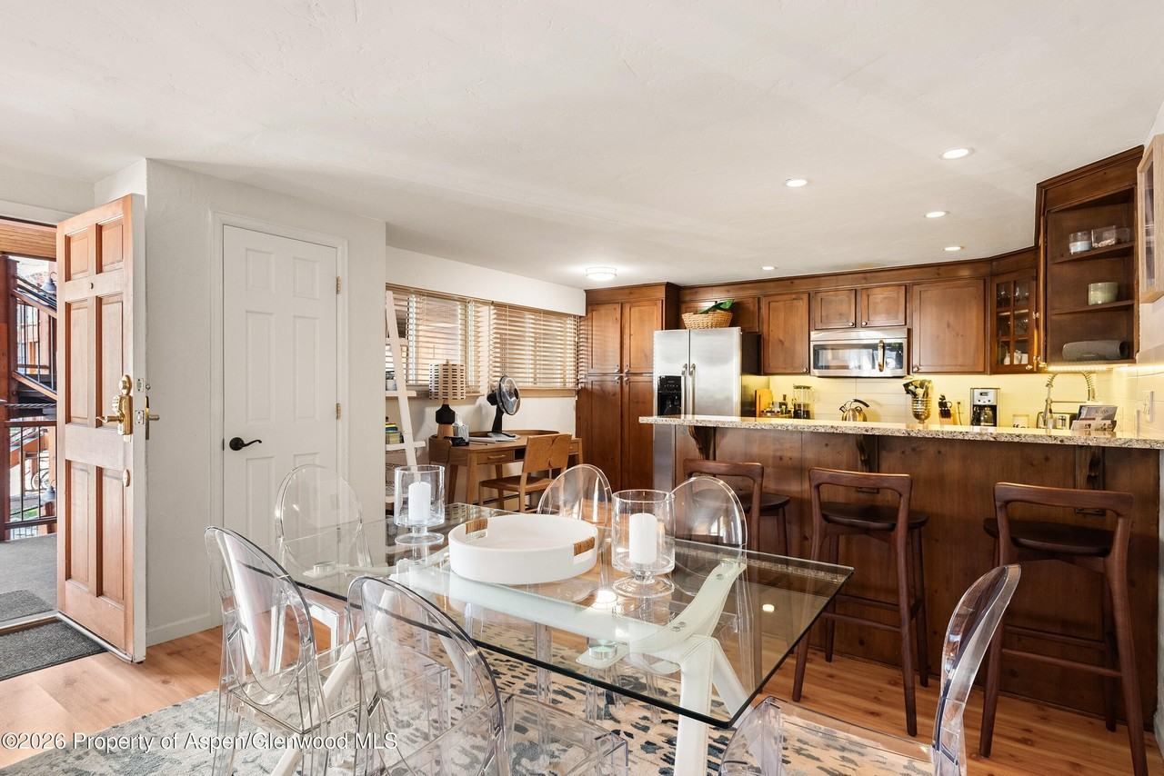 835 E Hyman Ave #E - Photo 4 of 11