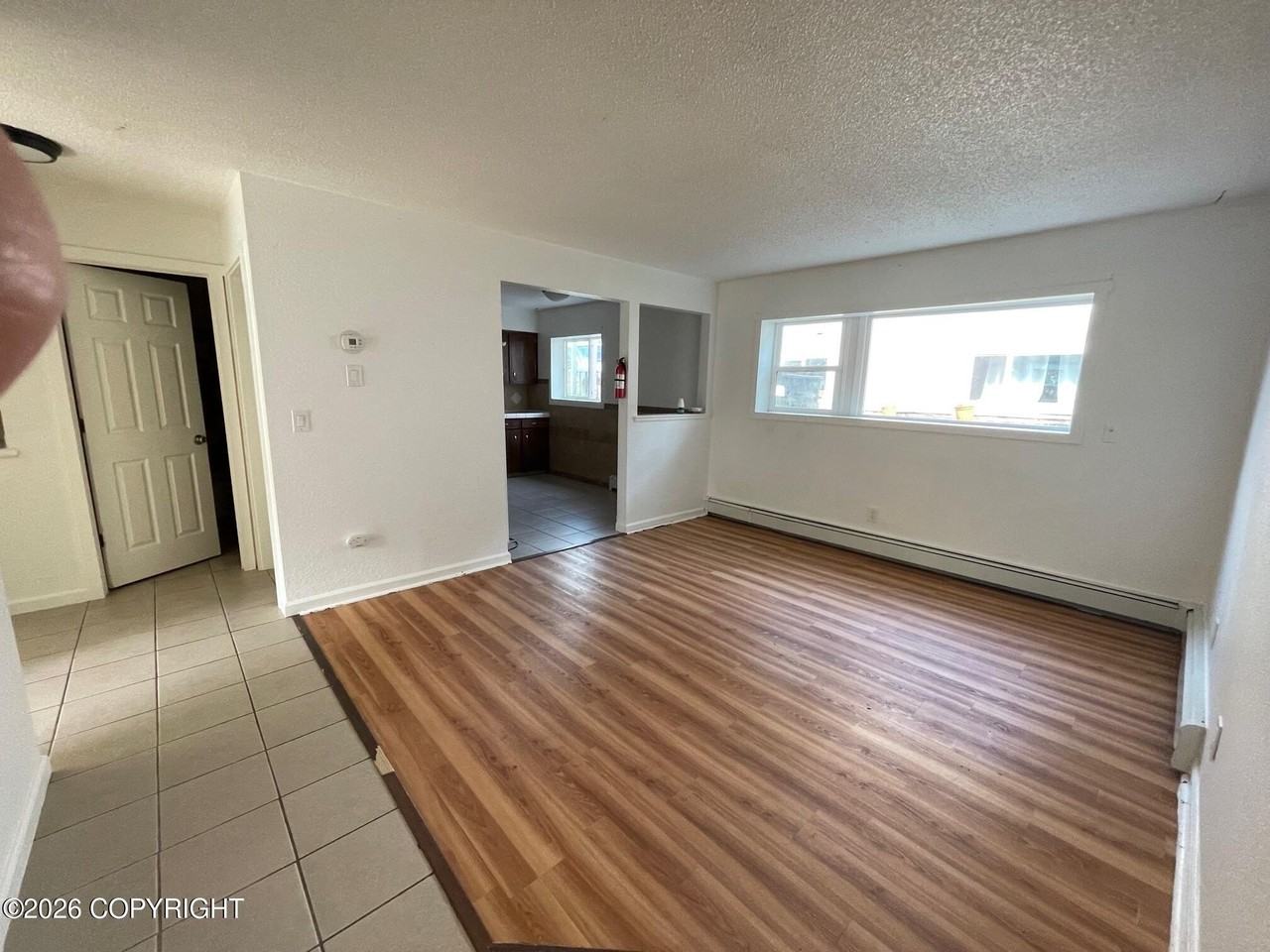 708 N Hoyt St #4 - Photo 2 of 7