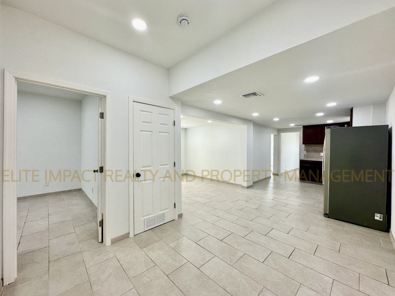 3921 E Blacklidge Dr #1 - Photo 3 of 16
