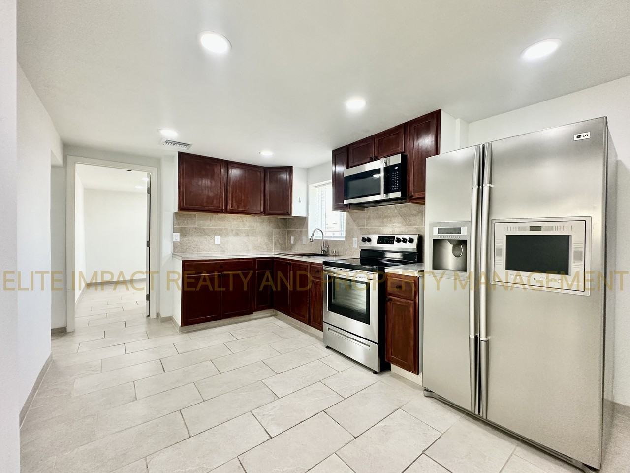 3921 E Blacklidge Dr #1 - Photo 4 of 16