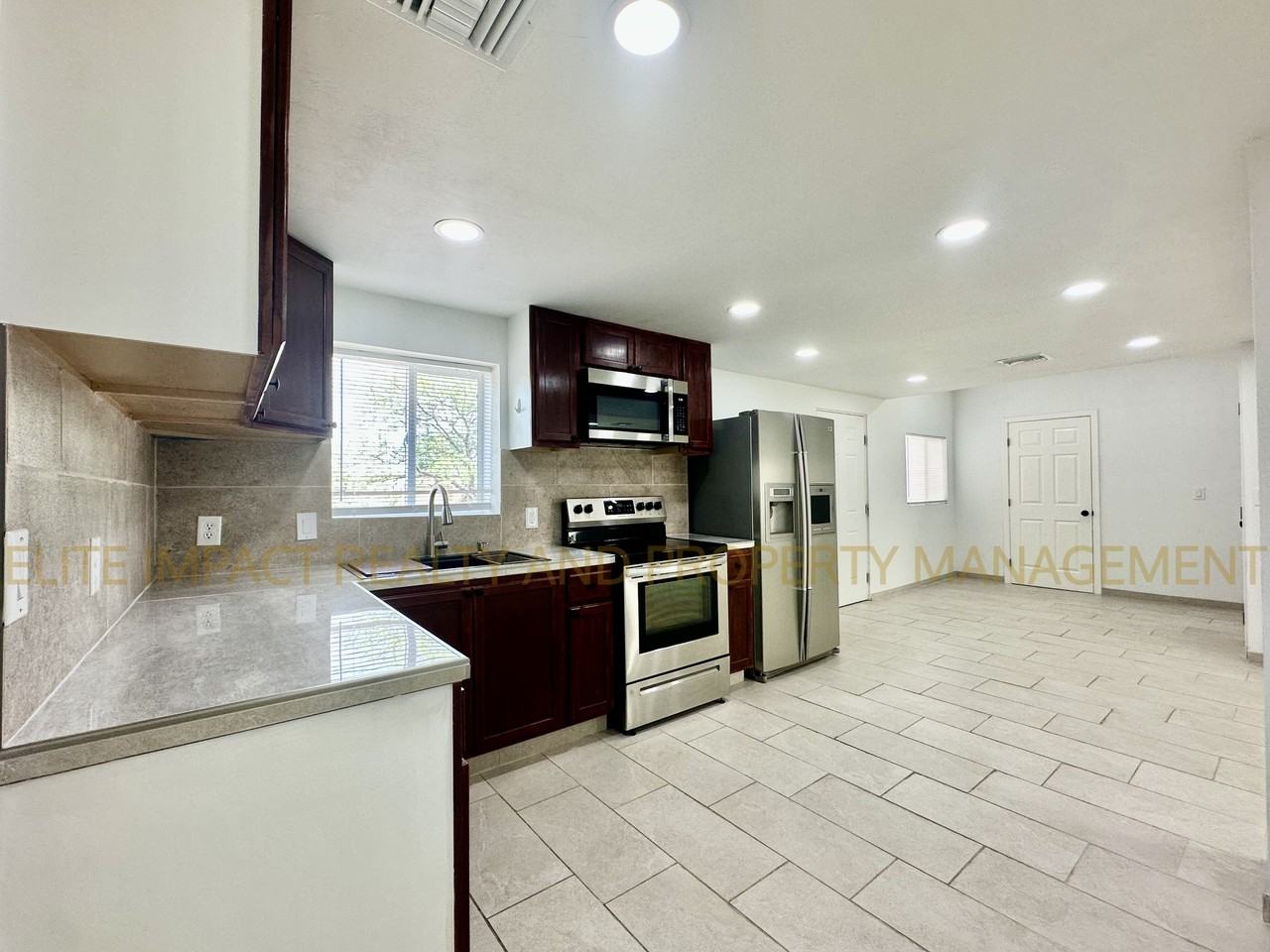 3921 E Blacklidge Dr #1 - Photo 5 of 16
