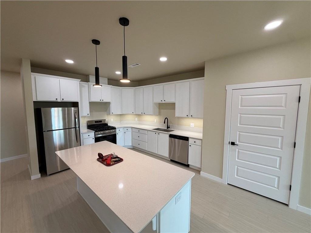 1537 E 5th St - Photo 4 of 24