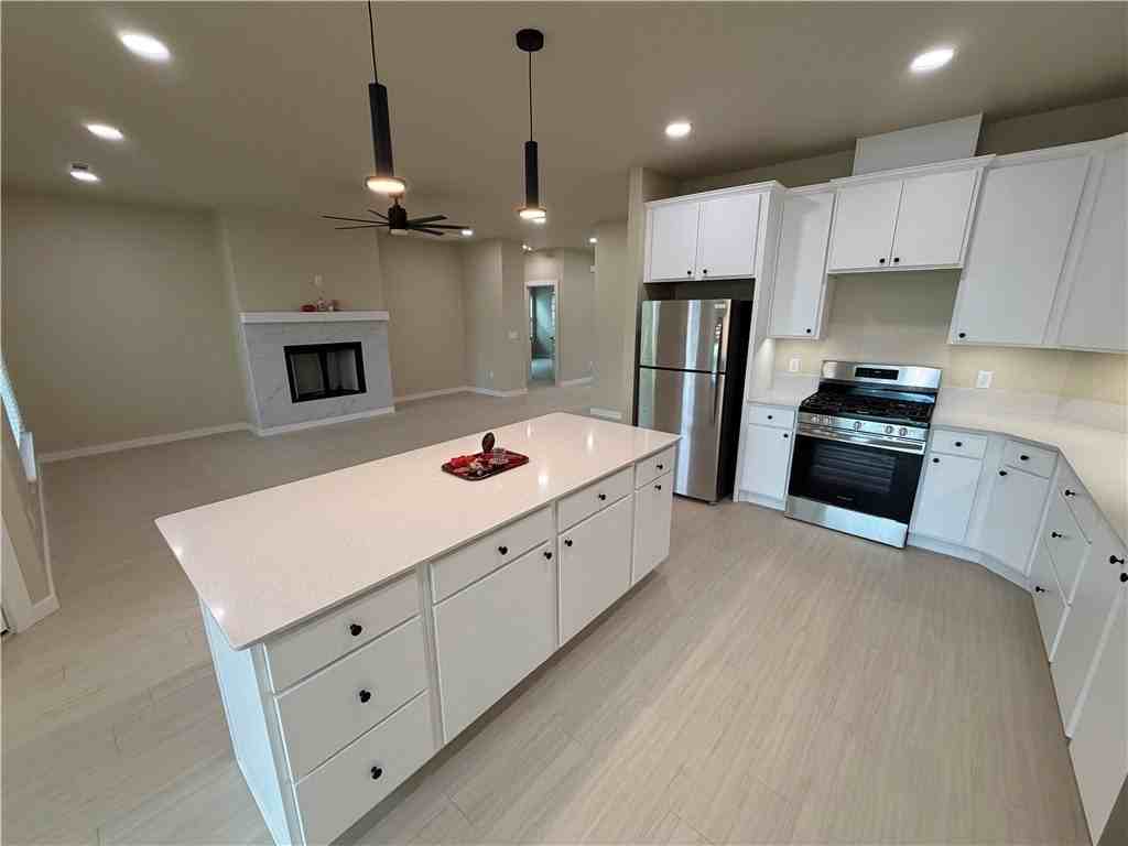 1537 E 5th St - Photo 5 of 24