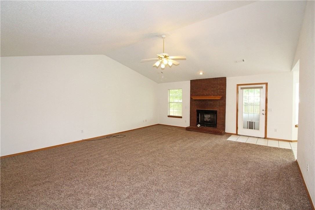 2106 Se S St - Photo 3 of 19