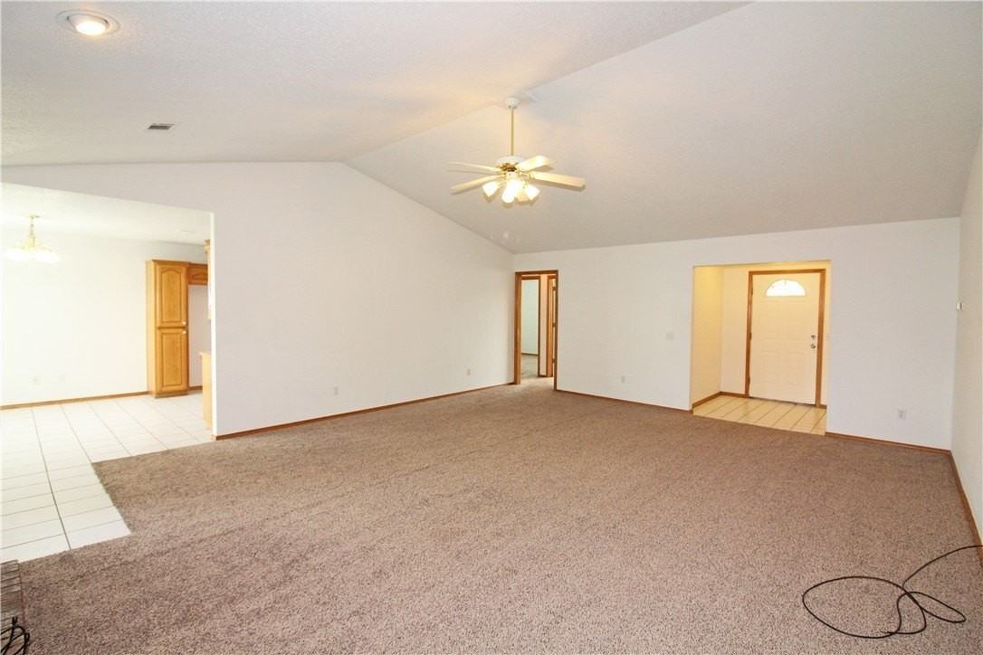 2106 Se S St - Photo 4 of 19
