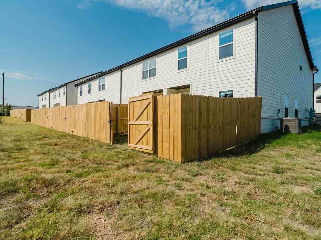 1720 Cuppett Cir - Photo 4 of 17