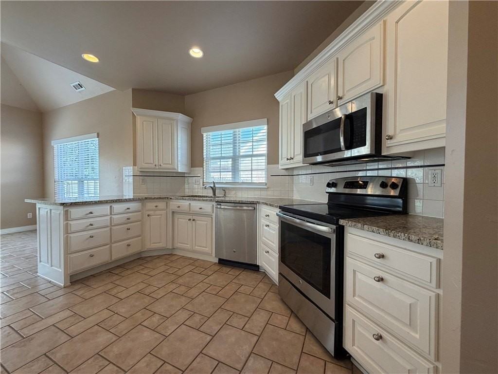 4410 W Braymore Dr - Photo 3 of 24