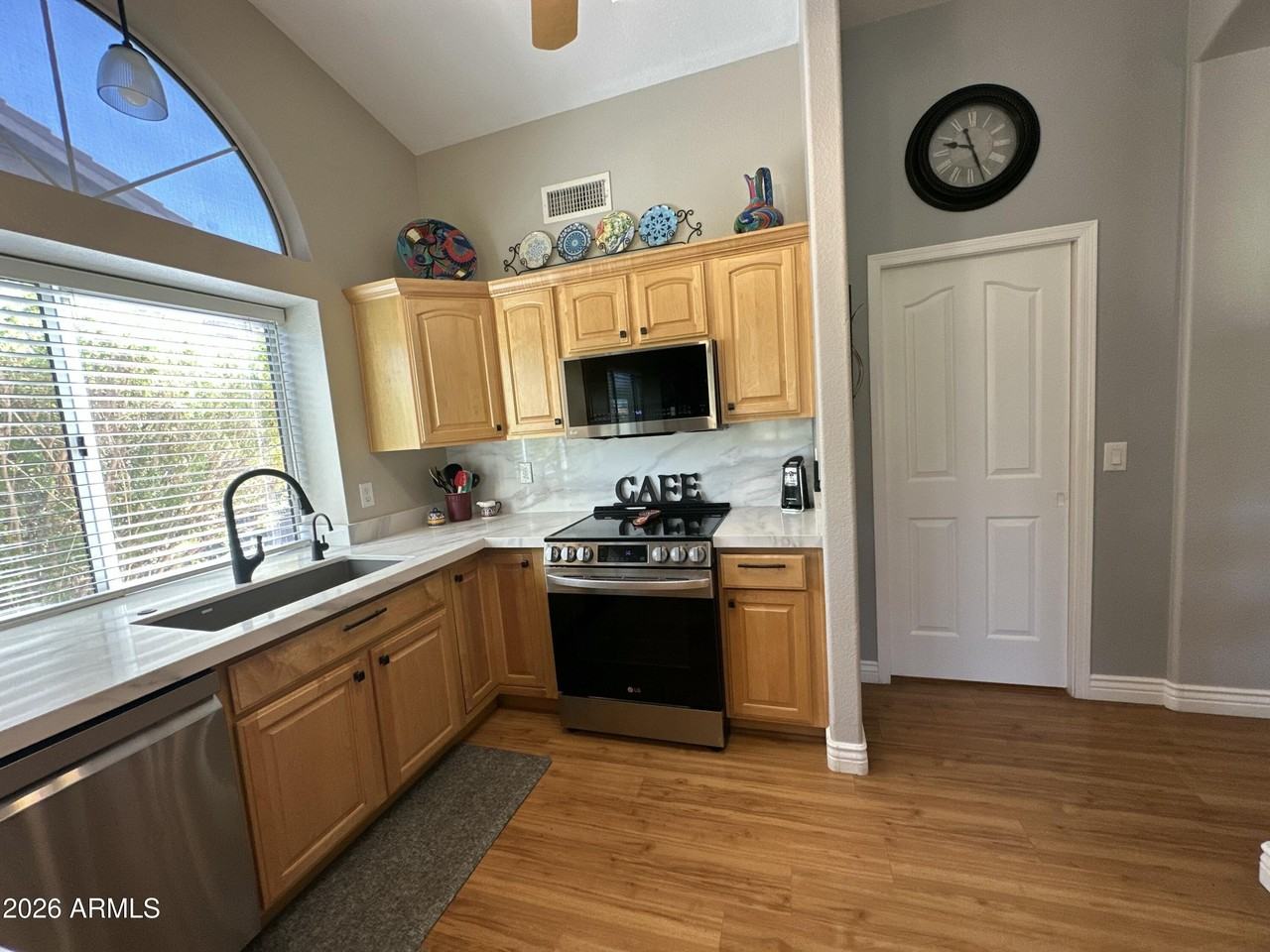 8914 W Wescott Dr - Photo 6 of 50