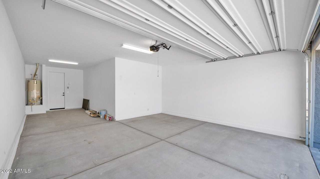 13407 W Rowel Rd - Photo 4 of 50