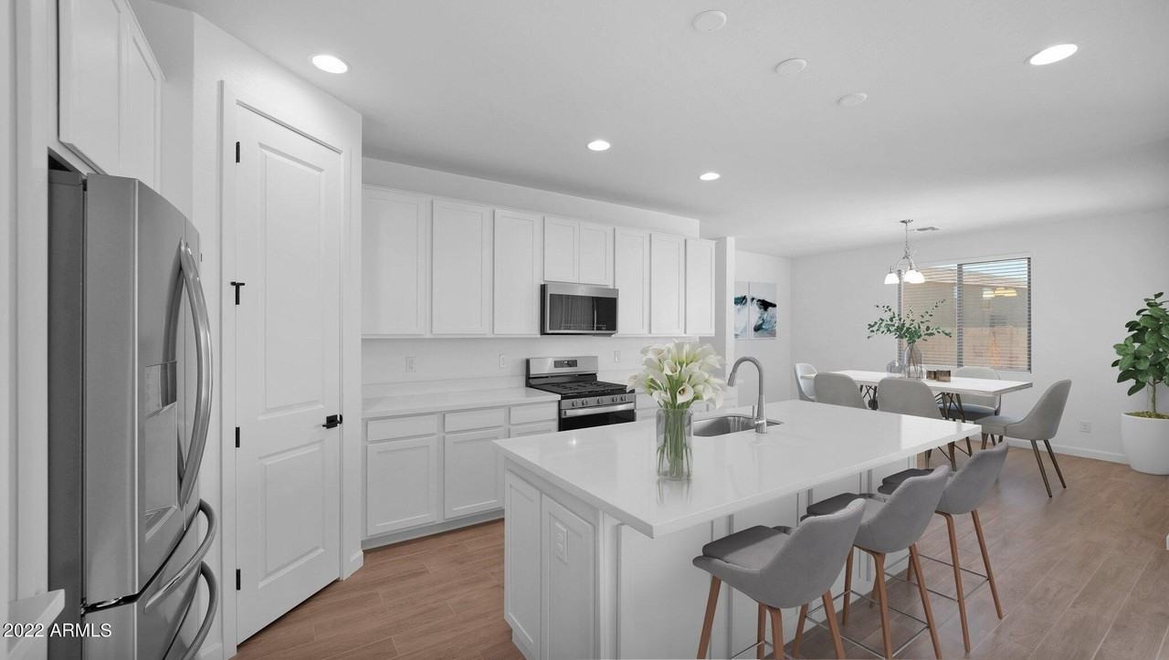13407 W Rowel Rd - Photo 5 of 50