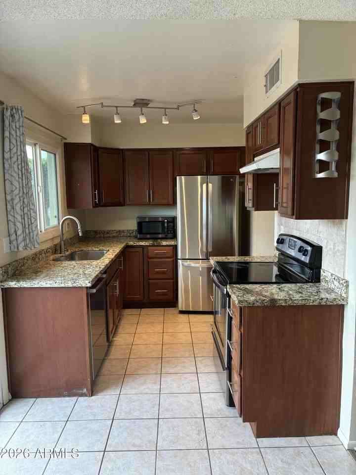 6618 S Palm Dr - Photo 5 of 27