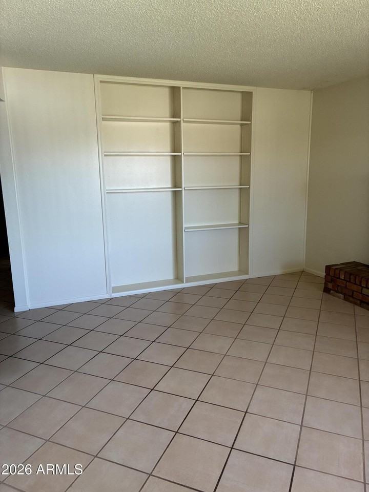 1439 W Huntington Dr - Photo 4 of 28