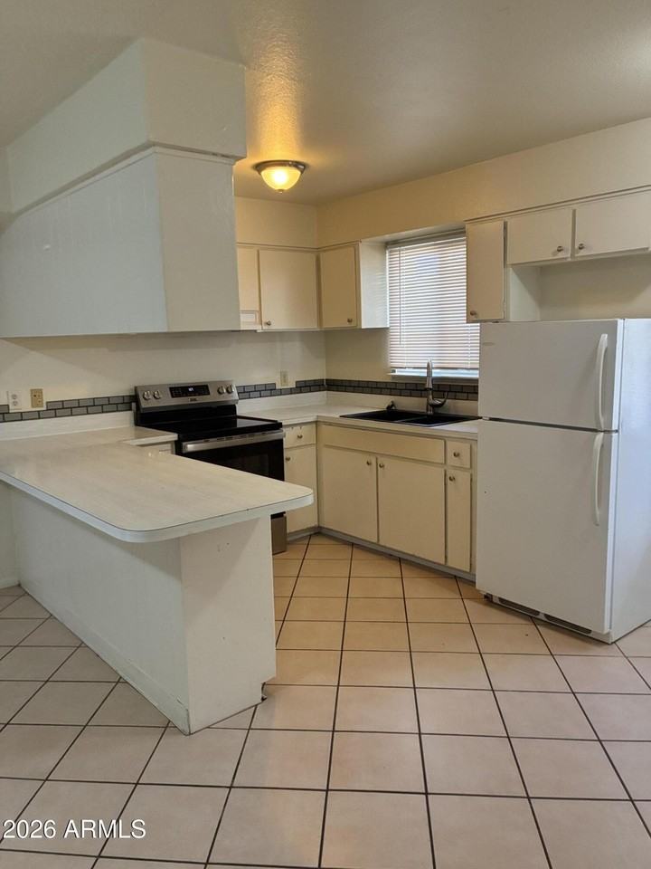 1439 W Huntington Dr - Photo 7 of 28