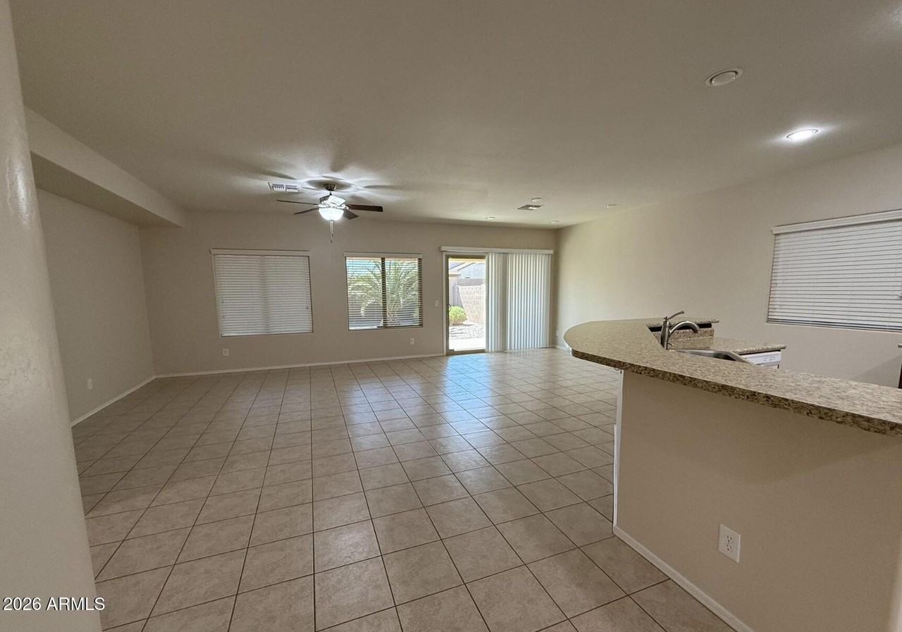 3417 N San Marin Dr - Photo 3 of 33
