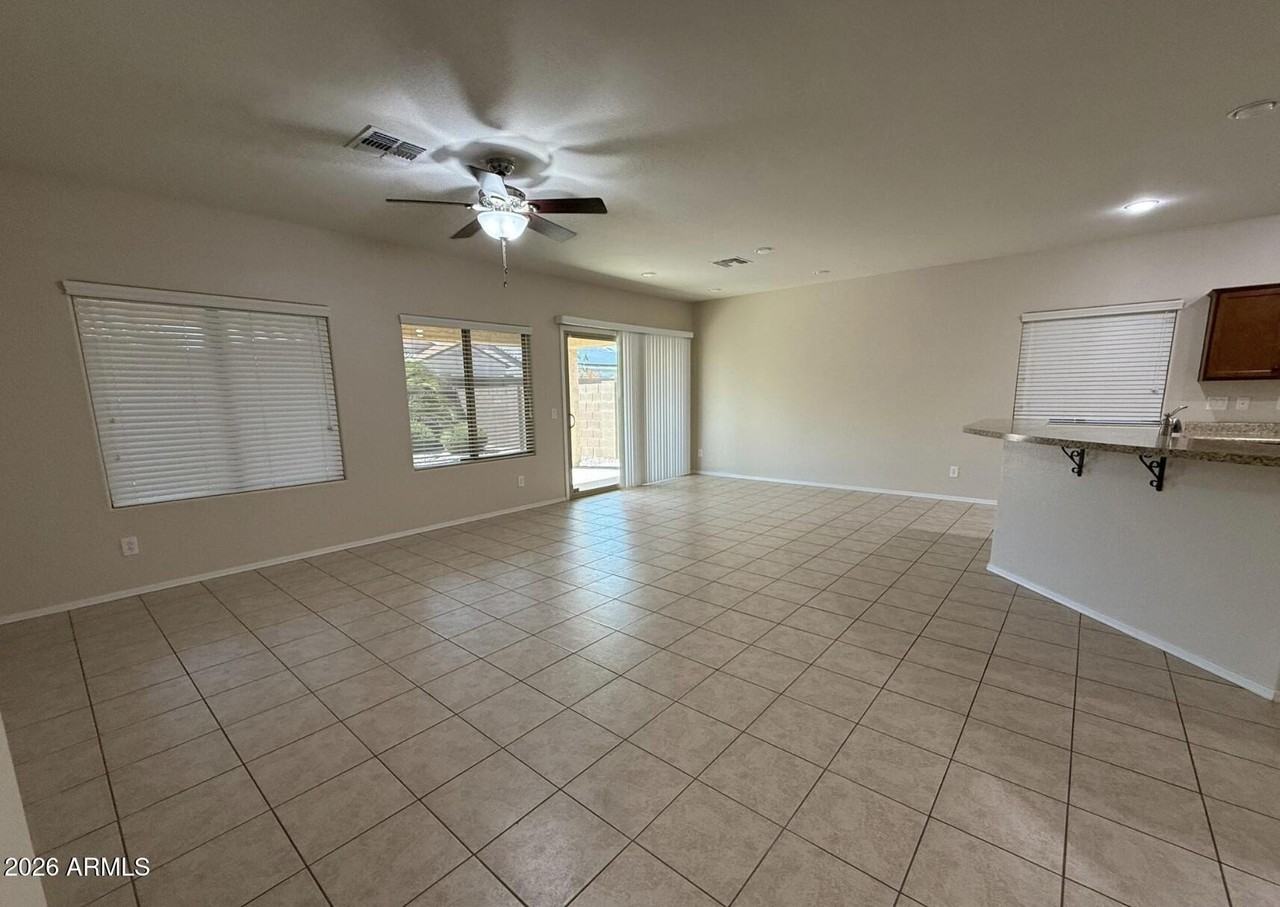 3417 N San Marin Dr - Photo 4 of 33