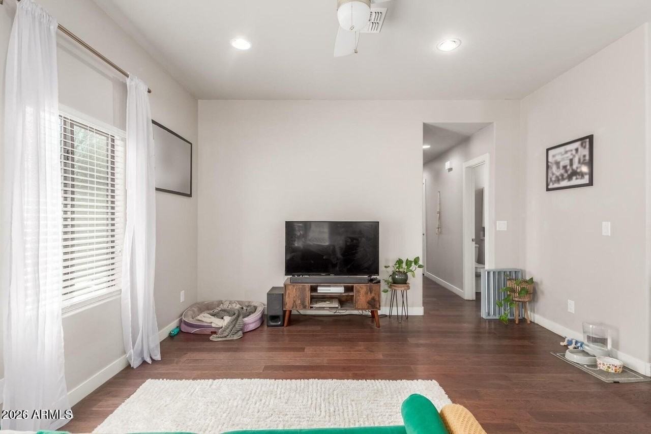 1645 W Willetta St #STER - Photo 7 of 31