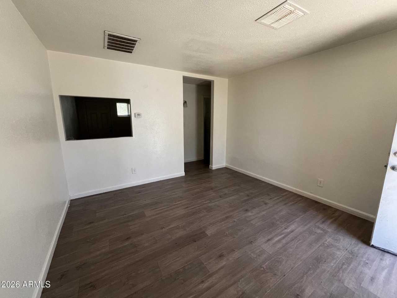 375 N Nevada St - Photo 2 of 11