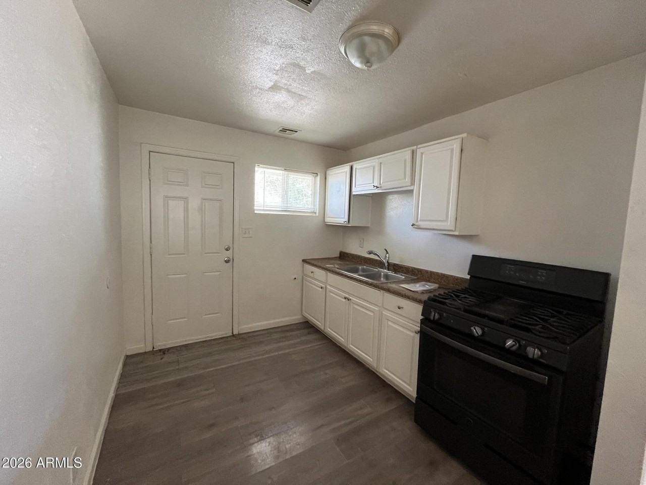 375 N Nevada St - Photo 3 of 11