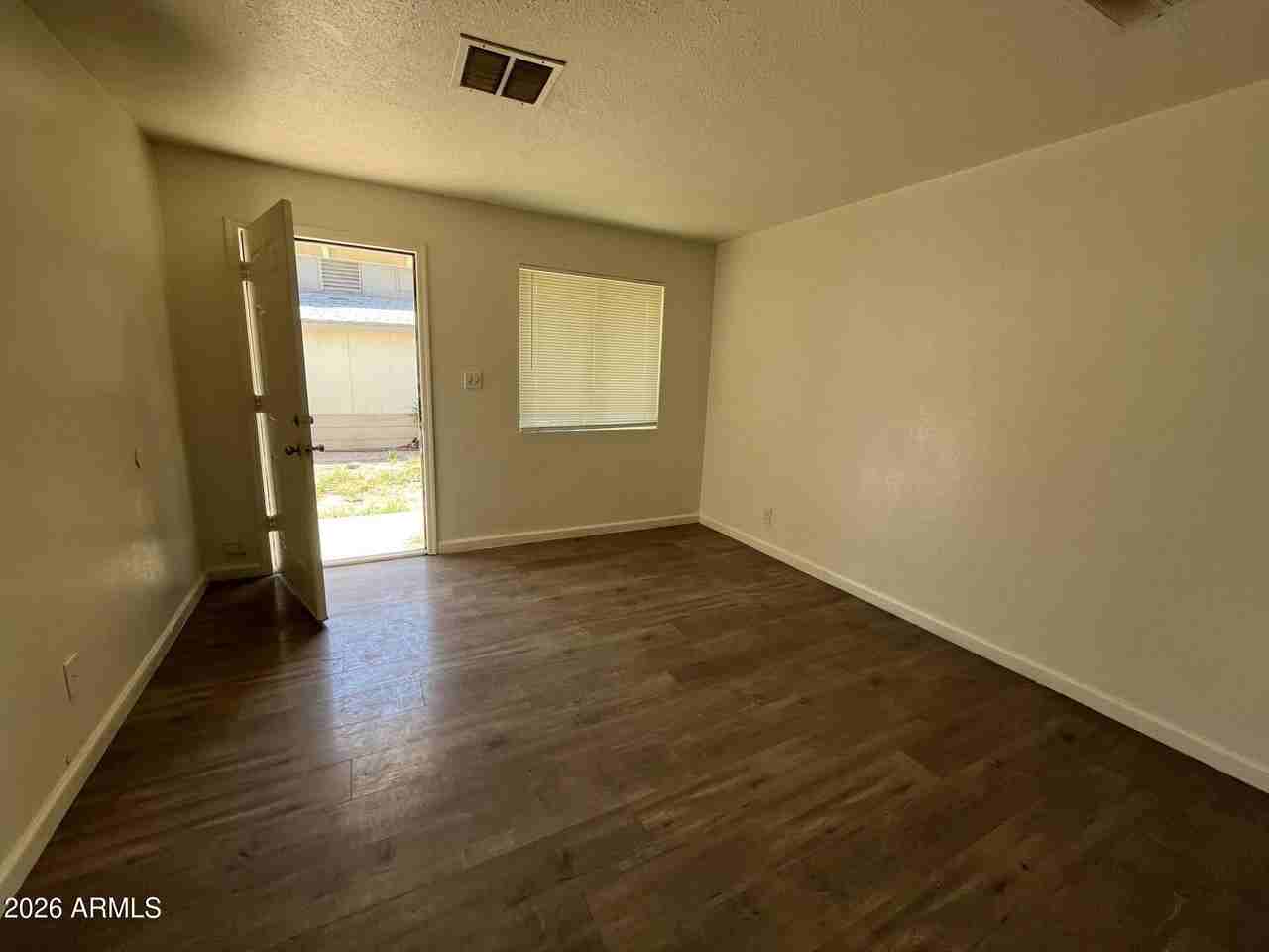 375 N Nevada St - Photo 4 of 11