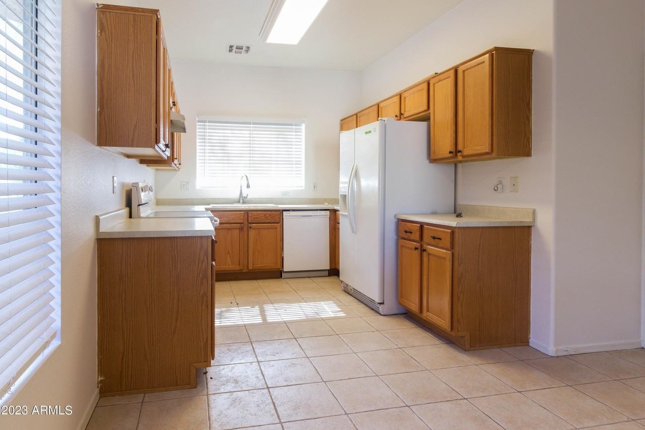 9828 E Knowles Ave - Photo 4 of 16