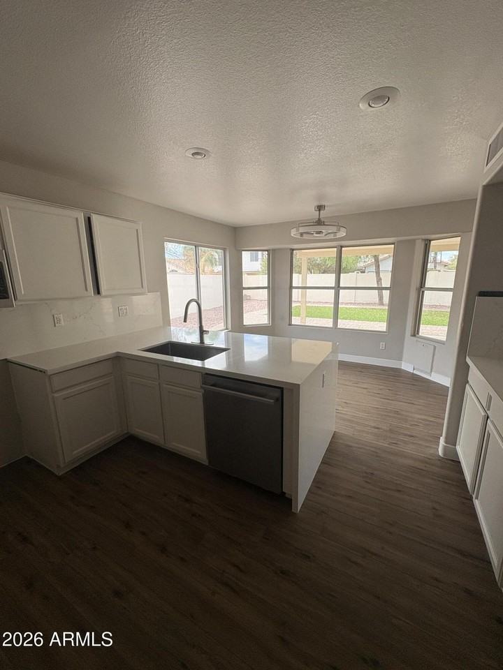 2370 S Apache Dr - Photo 5 of 23