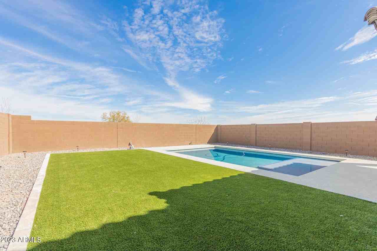 19740 W Palo Verde Dr - Photo 3 of 44