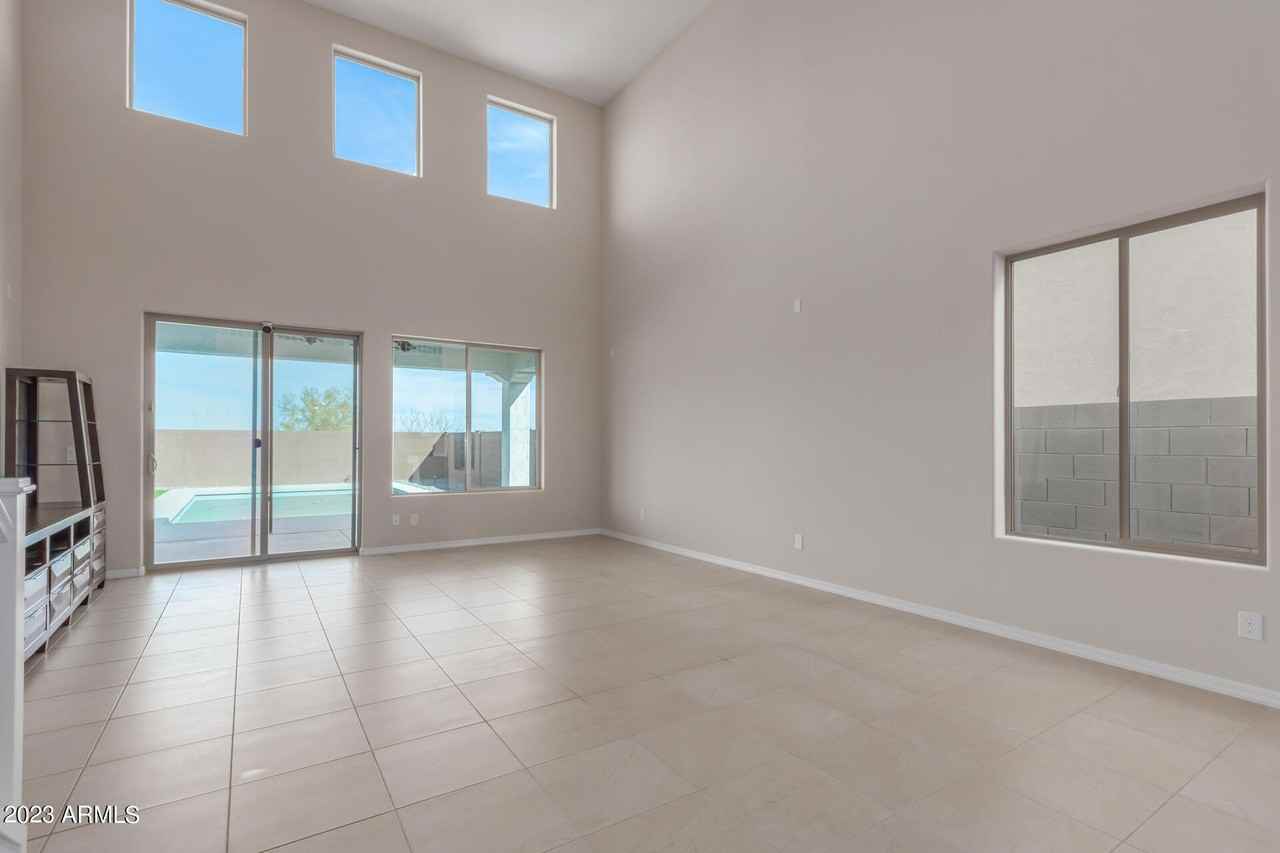 19740 W Palo Verde Dr - Photo 6 of 44