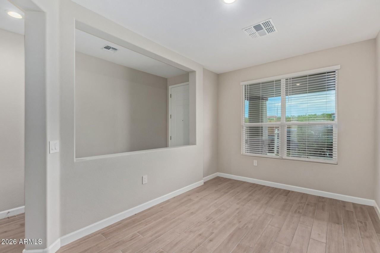2035 E Northwood Dr - Photo 4 of 28