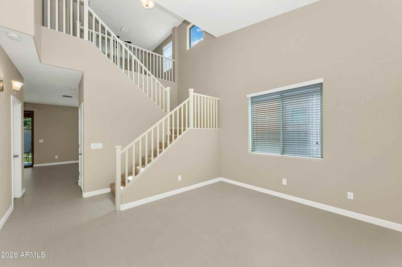 1611 N Hillcrest - Photo 4 of 39