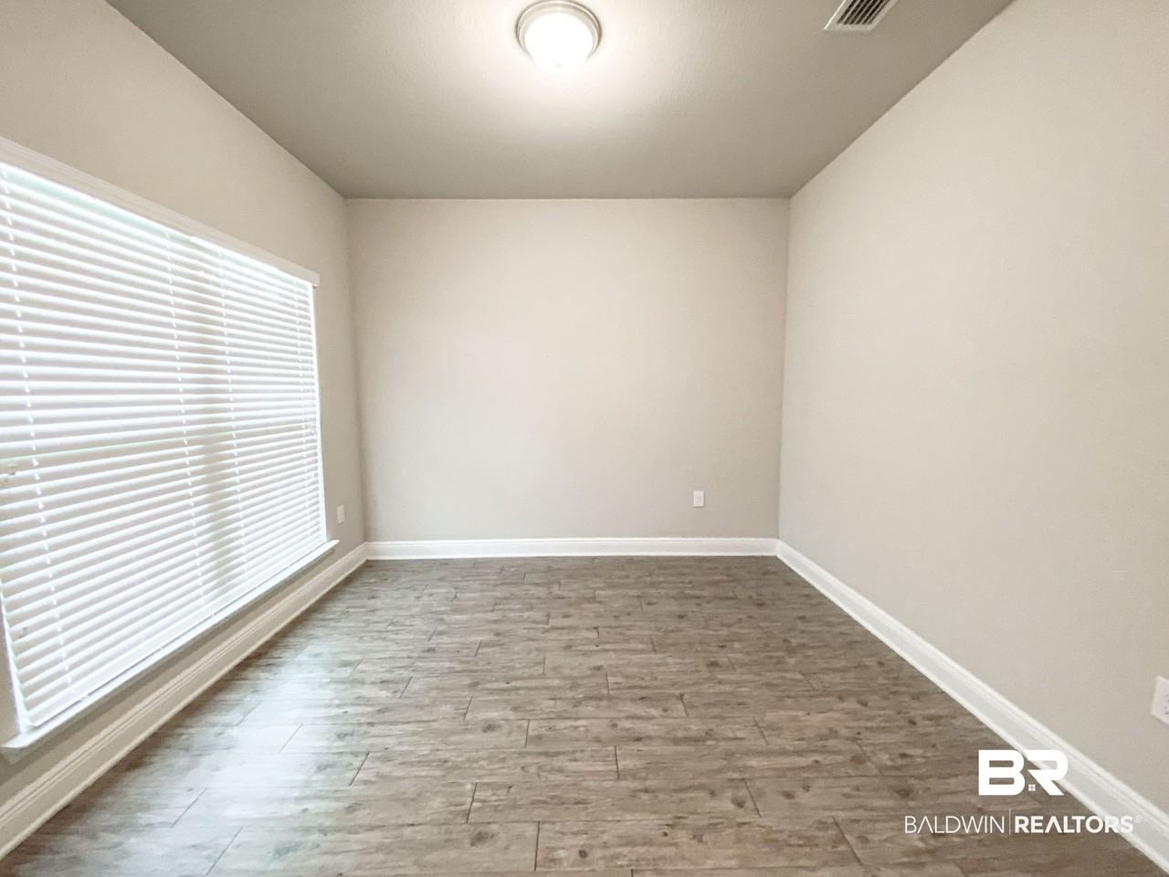 1713 Covington Ln - Photo 2 of 21